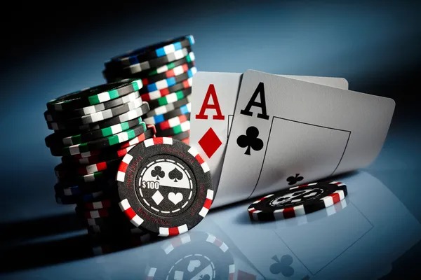 Mobile interface showing live Macau Pools table with betting options and dealer feed